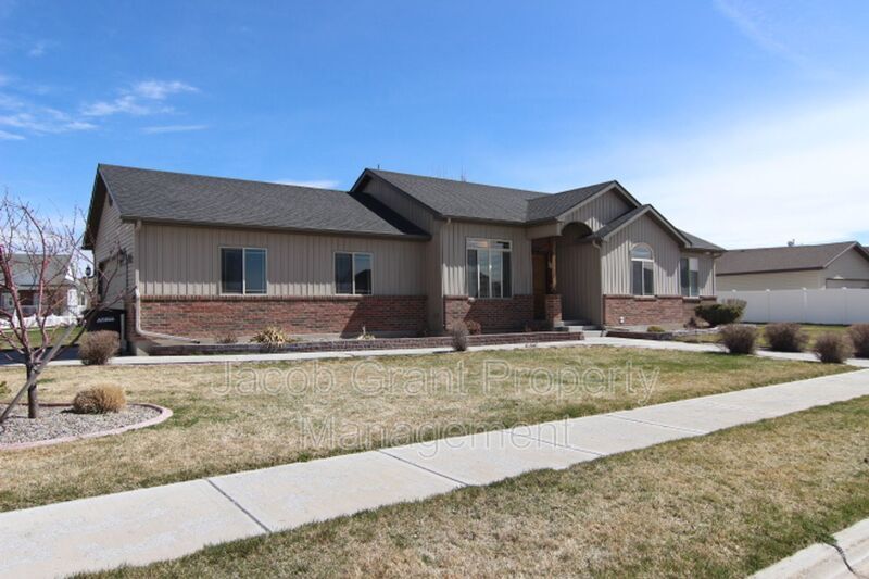 Primary Photo - 5361 Barton Ln