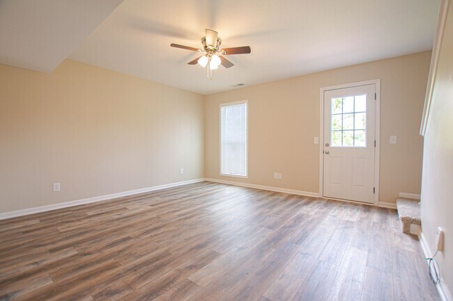 Foto del edificio - Pet Friendly Two Bedroom!