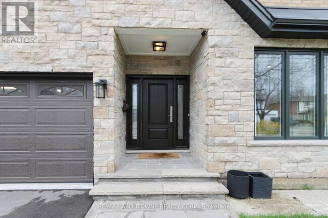 Building Photo - 3301 Nadine Crescent