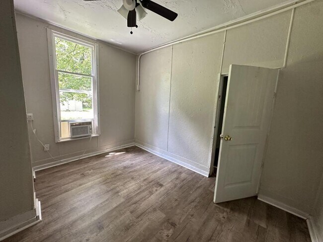 Foto del edificio - 315 W Hickory St