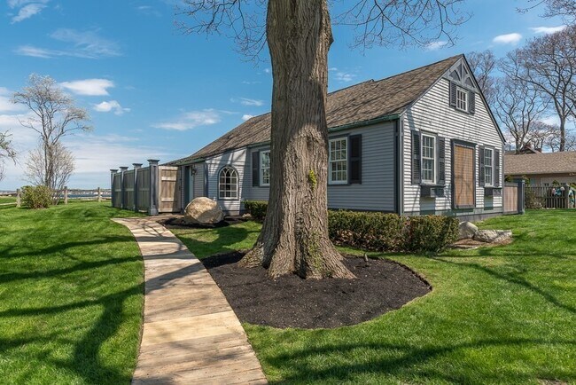 Building Photo - 75 Dolliver Neck Rd