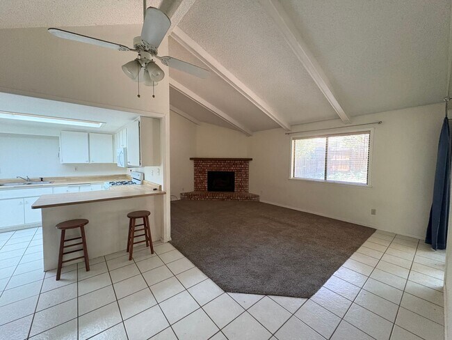 Building Photo - 1721 N Fairway Dr