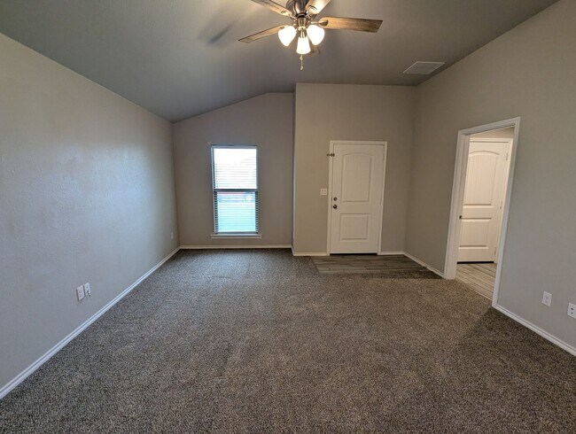 Building Photo - Beautiful Maintained home in Bellfarms