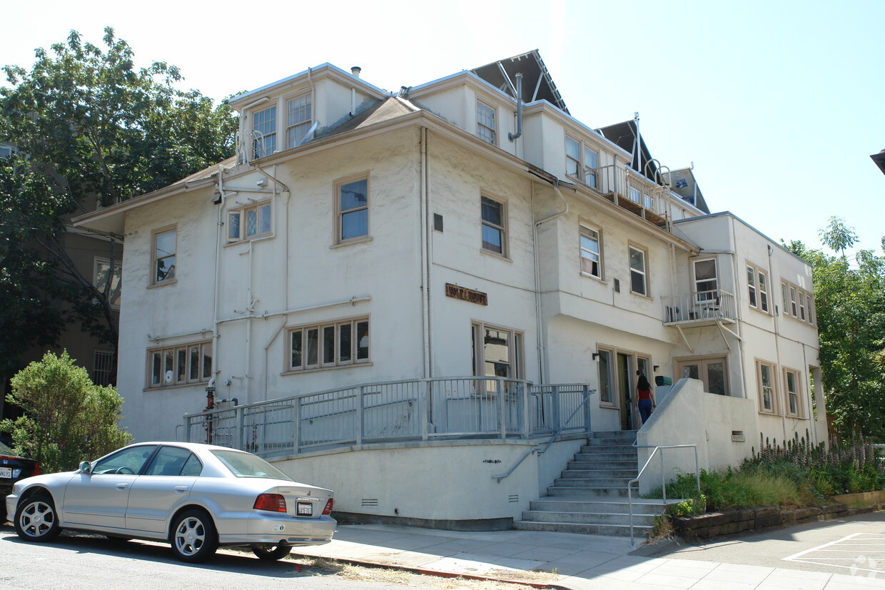 Primary Photo - Wolf House