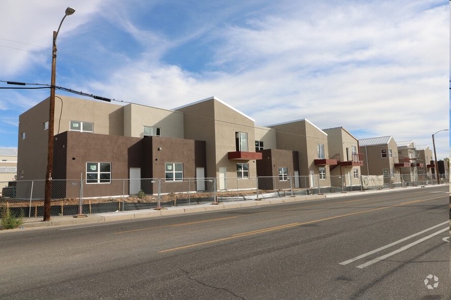 Building Photo - Broadway McKnight Apartments