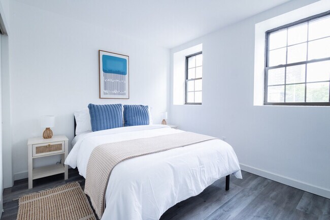 Foto del edificio - 179 E 102nd St