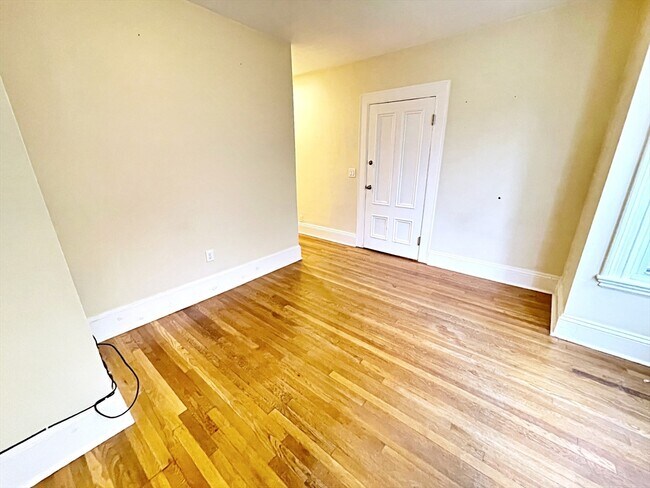 Foto del edificio - 242 Princeton St