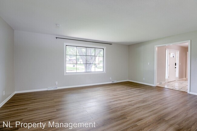 Foto del edificio - 4 br, 2.5 bath House - 1335 S 133rd St.