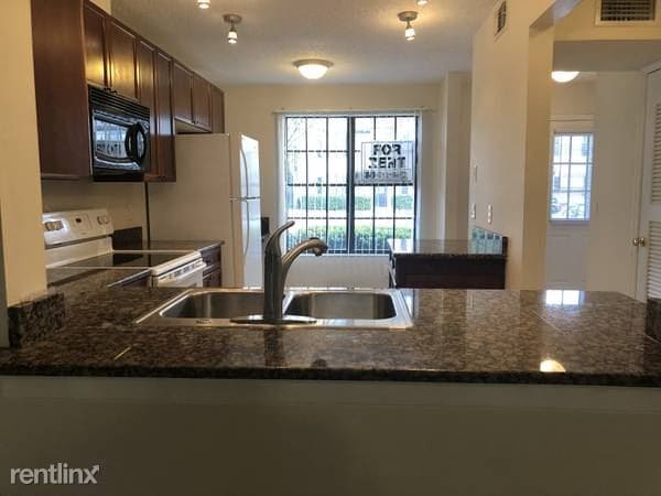 Building Photo - 2 br, 2.5 bath Townhome - 16532 Brigadoon Dr