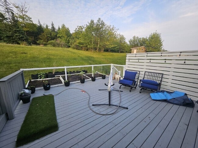 Building Photo - 275 Bellbrook Cres