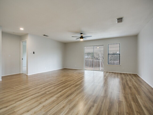 Foto del edificio - Converse, TX - House - $1,745.00 Available...