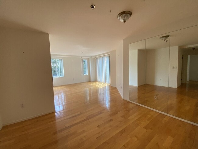 Building Photo - 931 Massachusetts Ave