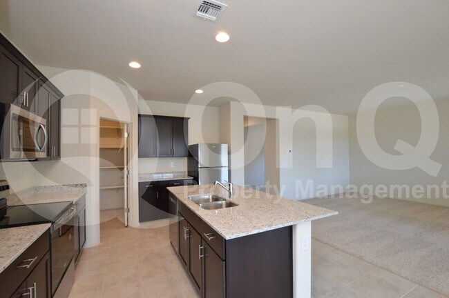 Foto del edificio - 18233 N Cypress Ln