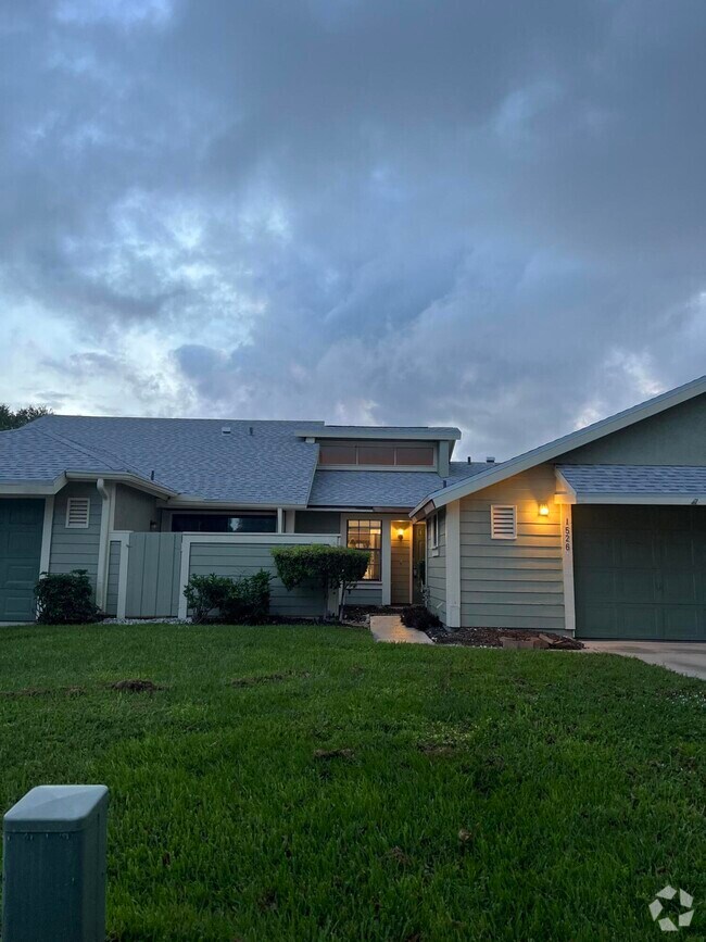 Villas Of Village Green Apartments for Rent with Parking Port Saint