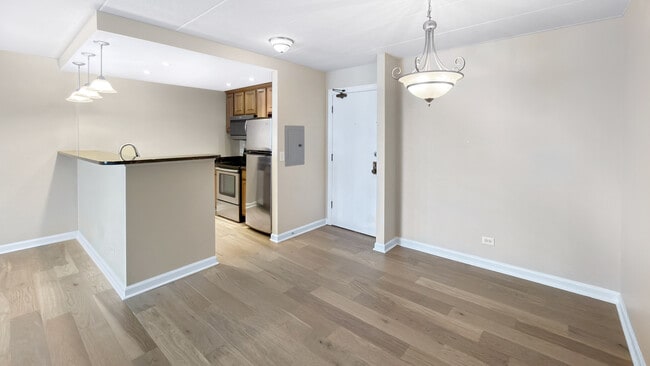 Building Photo - 1 Renaissance Pl