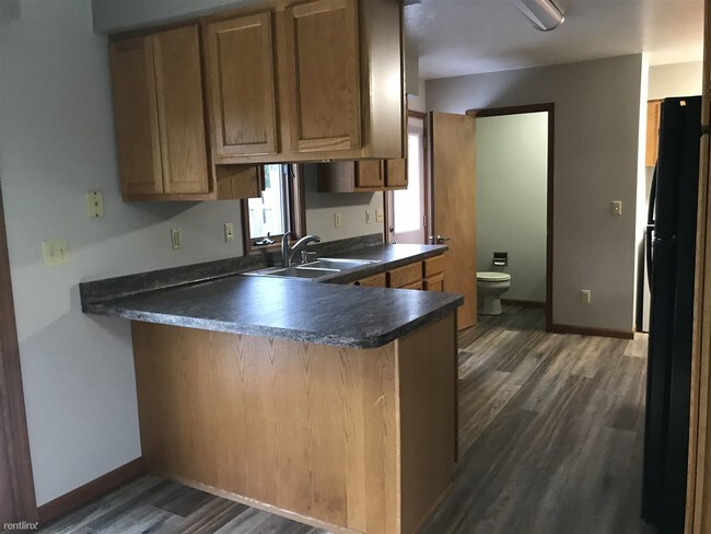 Building Photo - 2 br, 1.5 bath  - 3931 Losey Rd #2