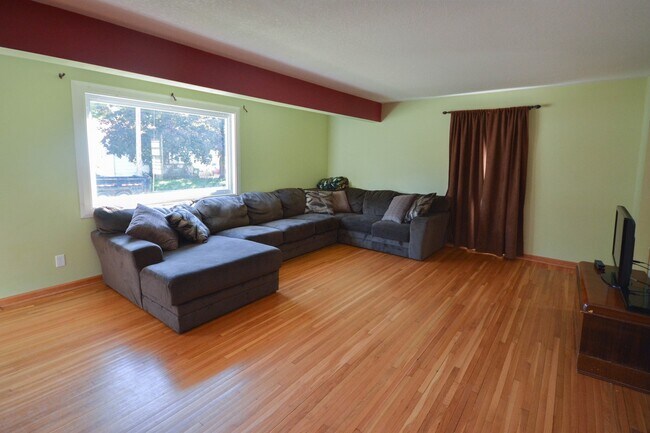 Foto del edificio - Great NE Rochester Home Near Quarry Hill & Silver Lake!