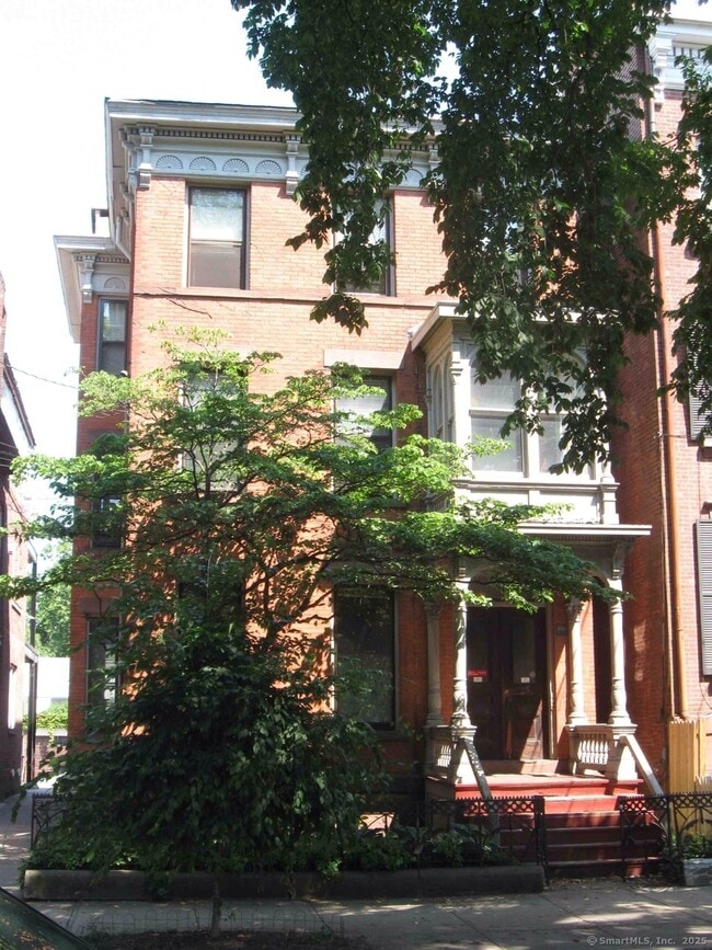 Building Photo - 95 Olive St