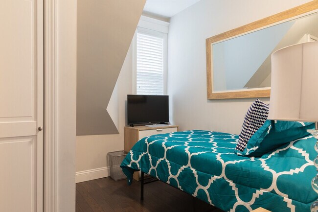 Building Photo - 7 Summit Ave