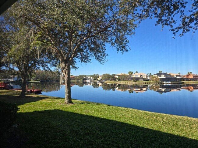 Foto del edificio - Lakefront Single Family Home with Views of...
