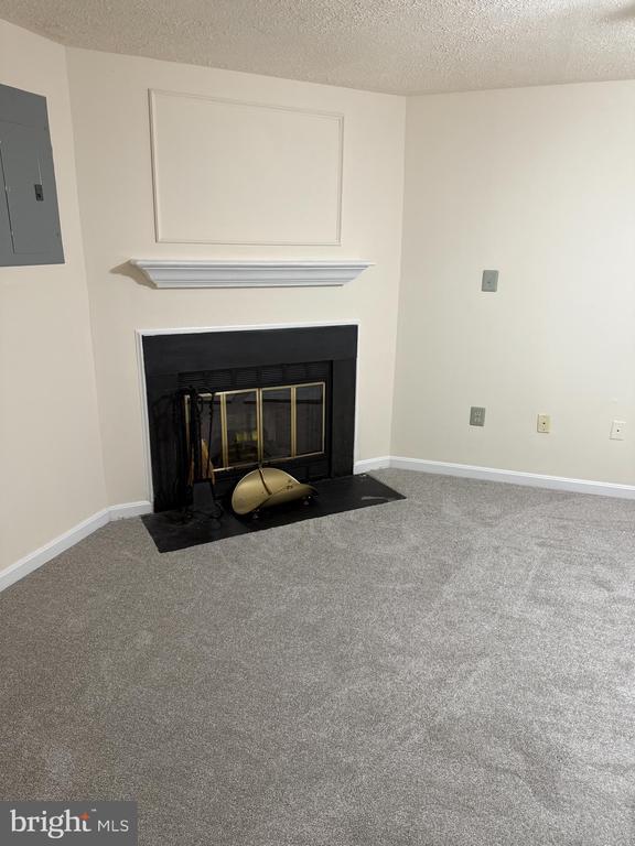 Foto del edificio - 15066 Maple Glen Ct