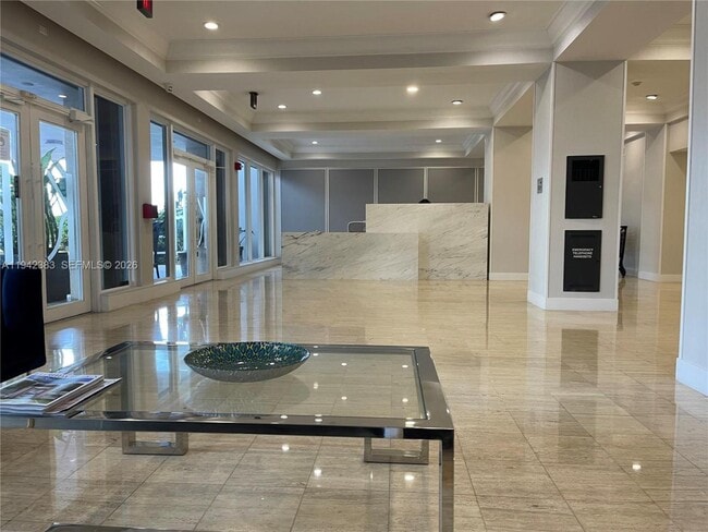 Foto del edificio - 1865 79th Street Causeway