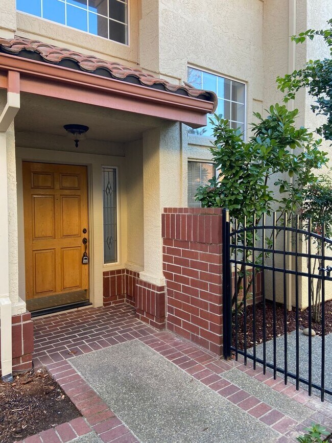 Building Photo - American River Canyon Folsom - 3 Bdrm, 3 Bath in gated community