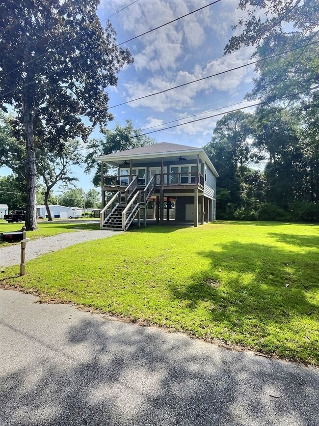 Foto del edificio - 2-Bedroom, 2-Bathroom home on a large corn...