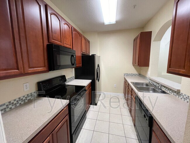 Building Photo - 6335 Contessa Dr