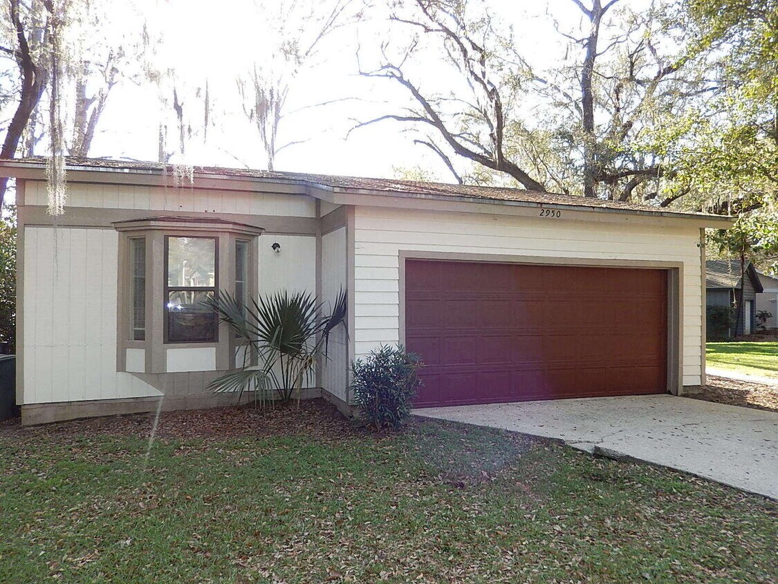 Foto principal - AMAZING 3/2 Killearn Home w/ Wood Floors, ...
