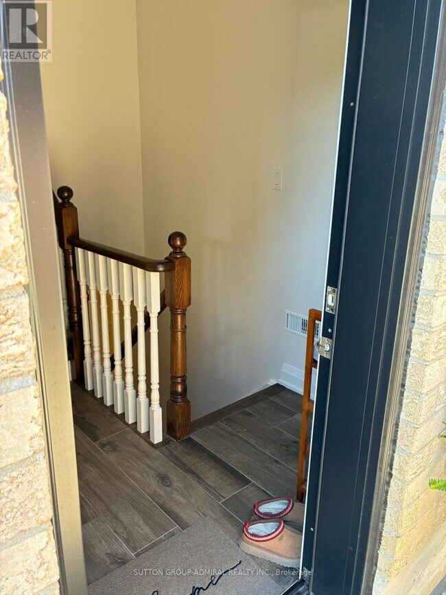 Building Photo - 32 Glenforest Dr