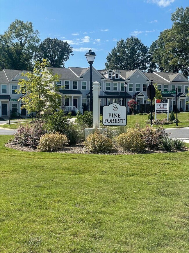 Foto del edificio - Charming townhome community in Mooresville...