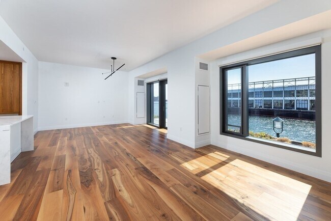 Foto del edificio - 300 Pier 4 Blvd.