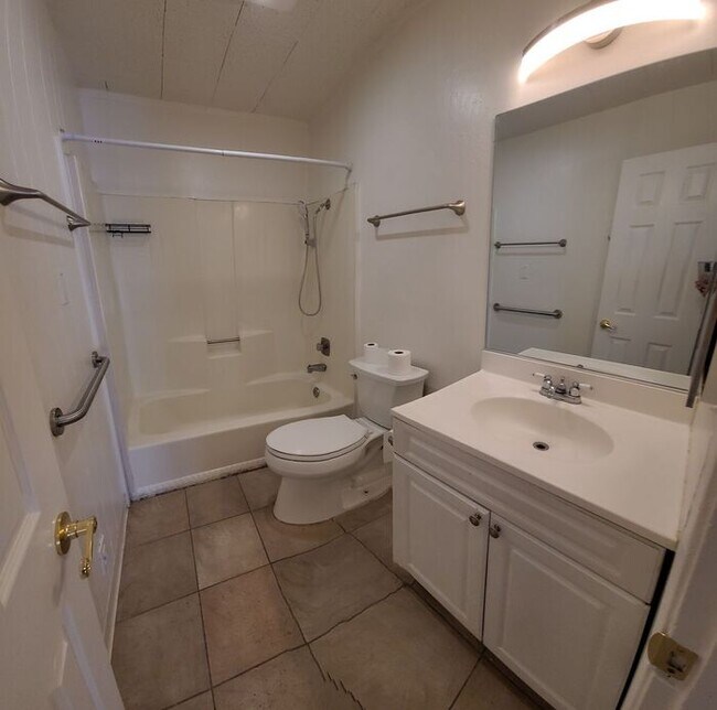 Building Photo - Sparks 2 Bed 1 bath plus bonus Room, newly...