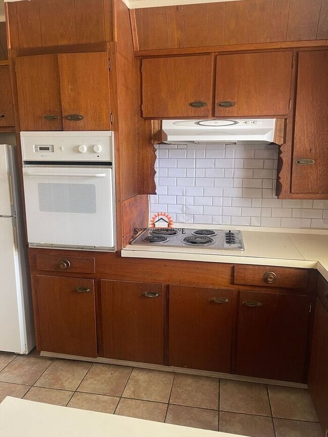 Building Photo - Charming 1 bed 1 bath duplex