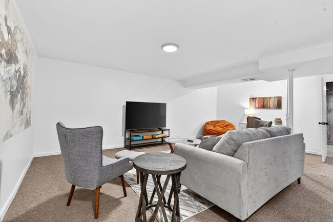 Building Photo - 2705 Freemantle Dr