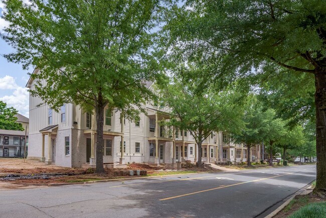 Building Photo - 1446 Paul W Bryant Dr