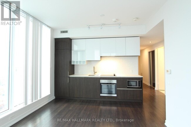 Building Photo - 5 Buttermill Ave.