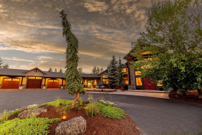 Building Photo - Stunning Tumalo Estate-6 Bed - 7.5 Bath ov...
