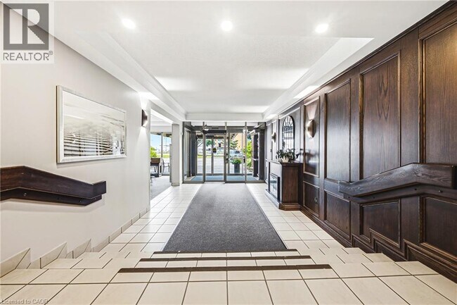 Photo du bâtiment - 1225 North Shore Blvd E