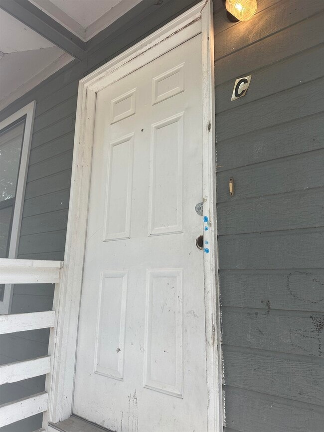Building Photo - 1830 Sylvan Ct