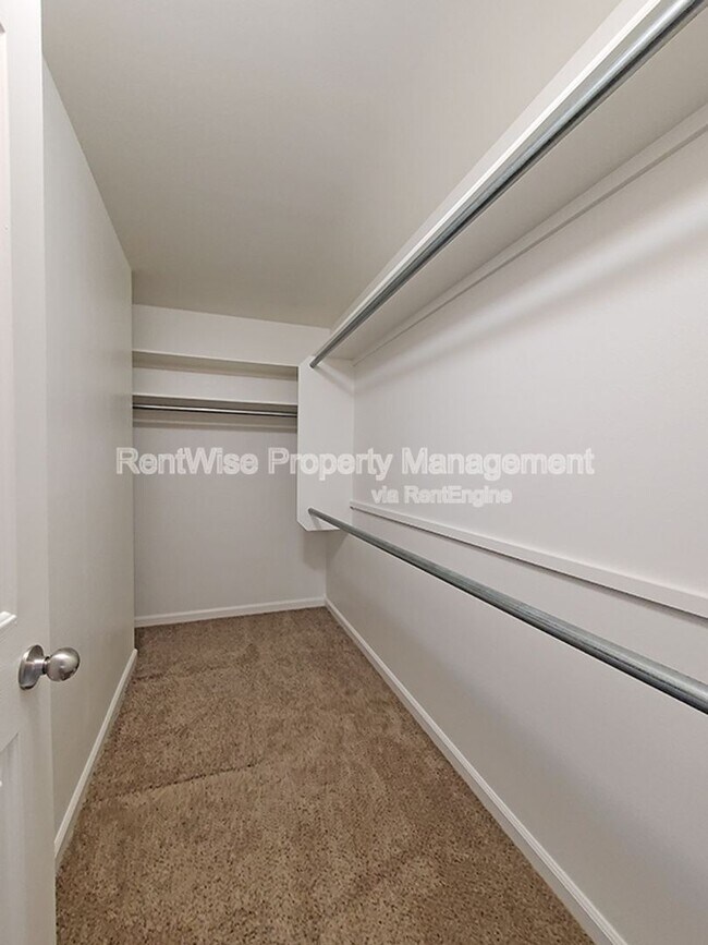 Foto del edificio - 575 W Elias St