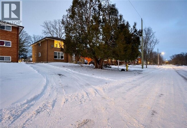 Building Photo - 330 Kiwanis Park Dr