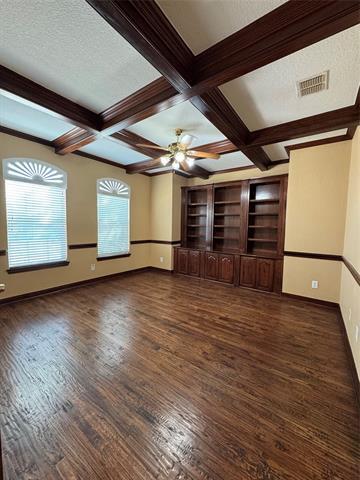 Foto del edificio - 9101 Forest Hills Dr