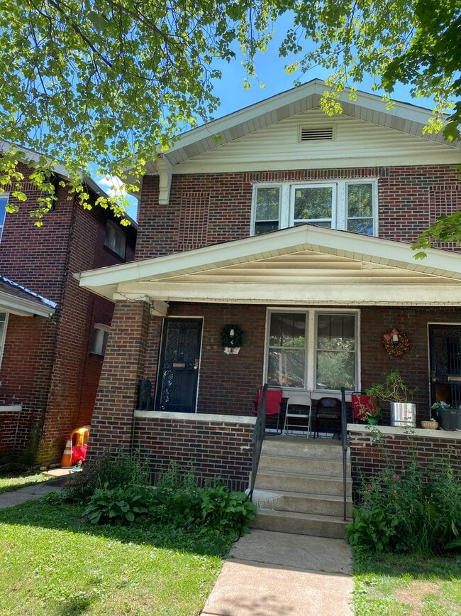 Building Photo - 3332 Aubert Ave