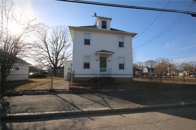 Building Photo - 697 Oakland Beach Ave