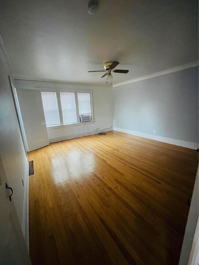 Master Bd w/ Walk-in closet - 736 Watson St SW