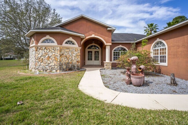 Building Photo - Amazing Pool Home in Weeki Wachee