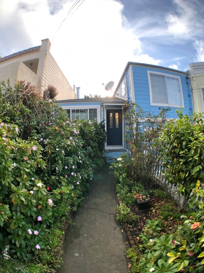 Building Photo - 19 Miramar Ave