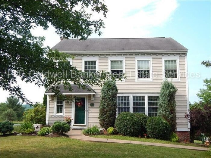 Foto principal - 1044 Meadowbrook Dr, Canonsburg, PA, 15317